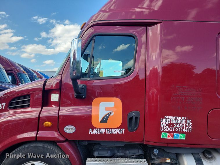 image for item MO9679 2015 Freightliner Cascadia 113  semi truck