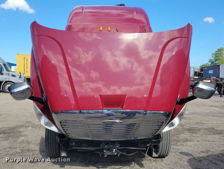 image for item MO9679 2015 Freightliner Cascadia 113  semi truck