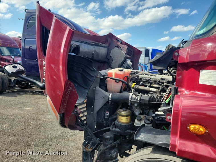 image for item MO9679 2015 Freightliner Cascadia 113  semi truck