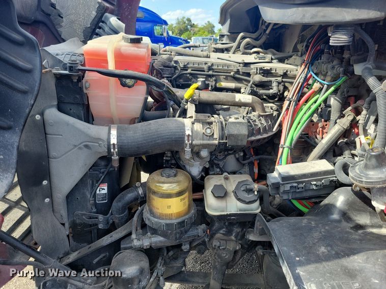 image for item MO9679 2015 Freightliner Cascadia 113  semi truck