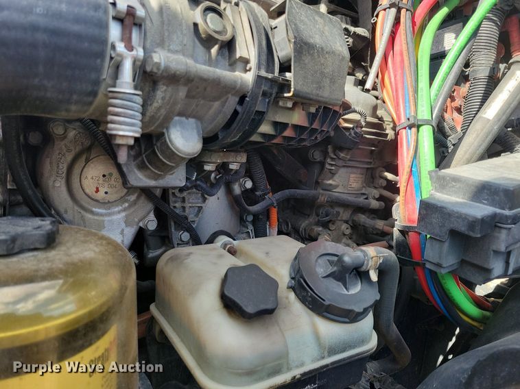 image for item MO9679 2015 Freightliner Cascadia 113  semi truck