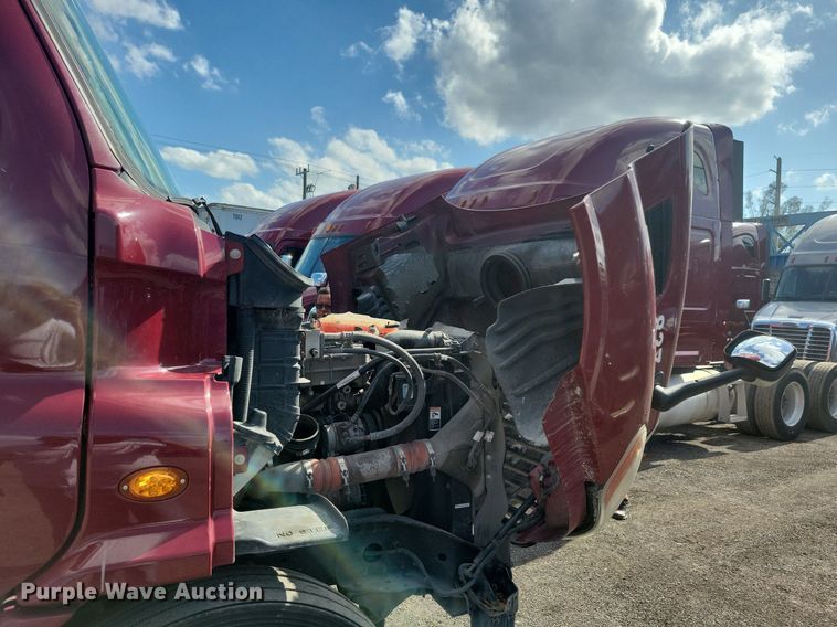 image for item MO9679 2015 Freightliner Cascadia 113  semi truck