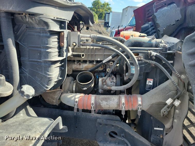 image for item MO9679 2015 Freightliner Cascadia 113  semi truck