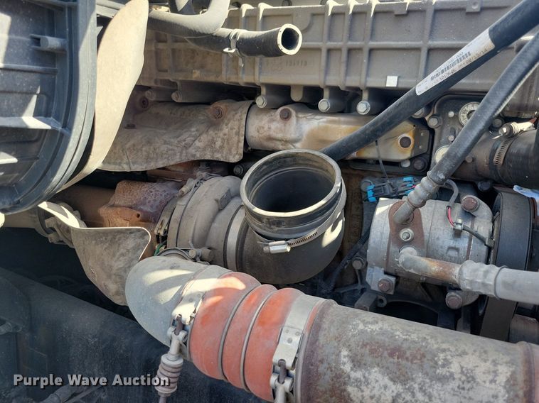 image for item MO9679 2015 Freightliner Cascadia 113  semi truck