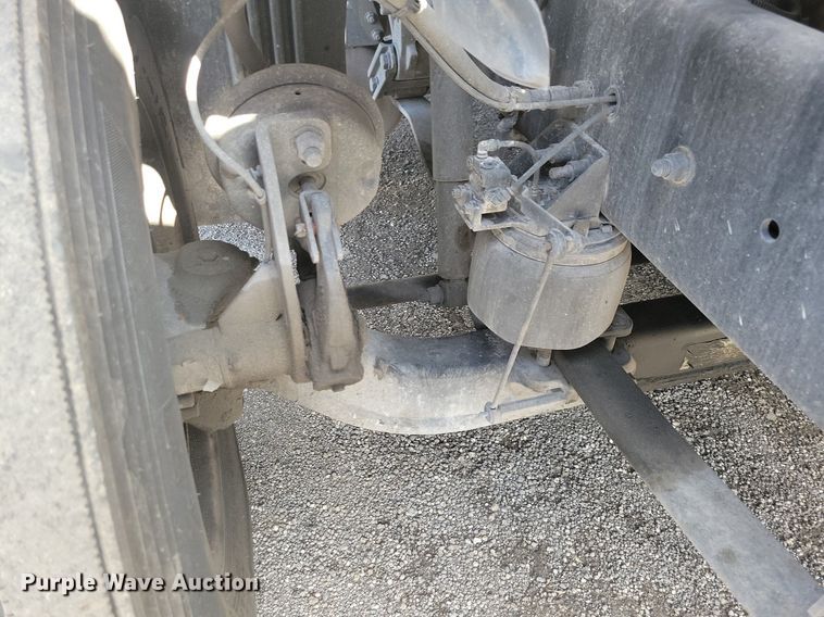 image for item MO9679 2015 Freightliner Cascadia 113  semi truck