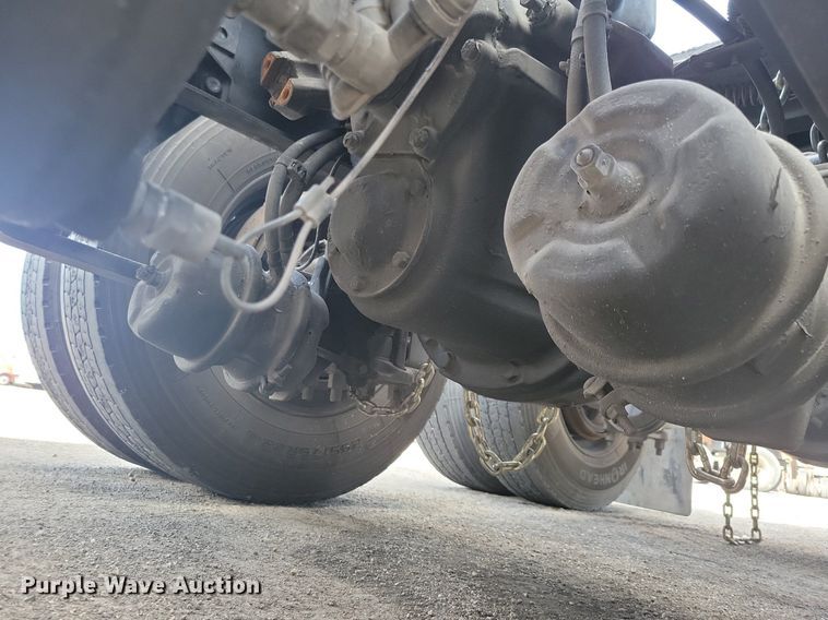 image for item MO9679 2015 Freightliner Cascadia 113  semi truck