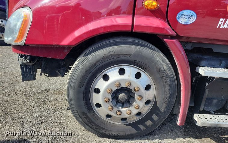 image for item MO9679 2015 Freightliner Cascadia 113  semi truck