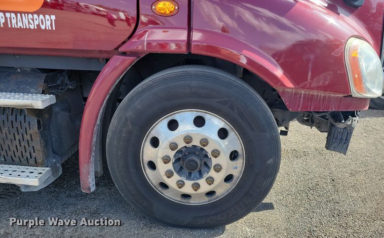 image for item MO9679 2015 Freightliner Cascadia 113  semi truck