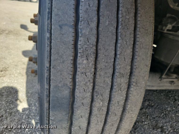 image for item MO9679 2015 Freightliner Cascadia 113  semi truck