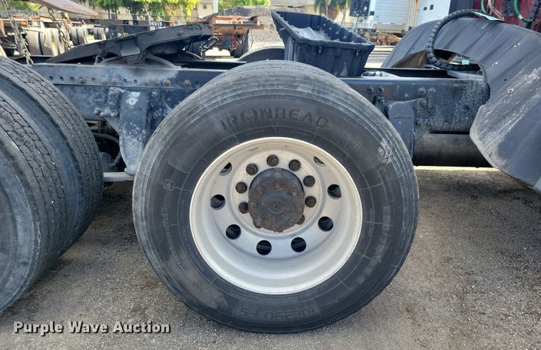 image for item MO9679 2015 Freightliner Cascadia 113  semi truck