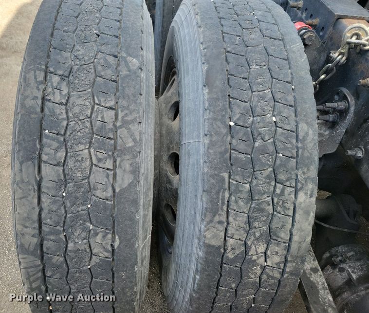 image for item MO9679 2015 Freightliner Cascadia 113  semi truck