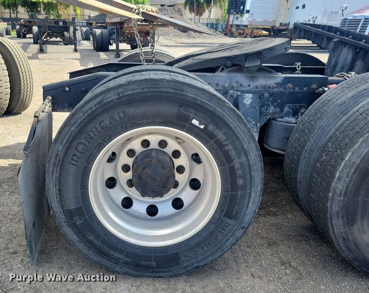 image for item MO9679 2015 Freightliner Cascadia 113  semi truck