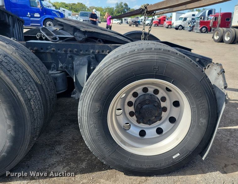 image for item MO9679 2015 Freightliner Cascadia 113  semi truck