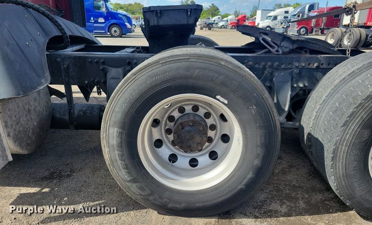 image for item MO9679 2015 Freightliner Cascadia 113  semi truck