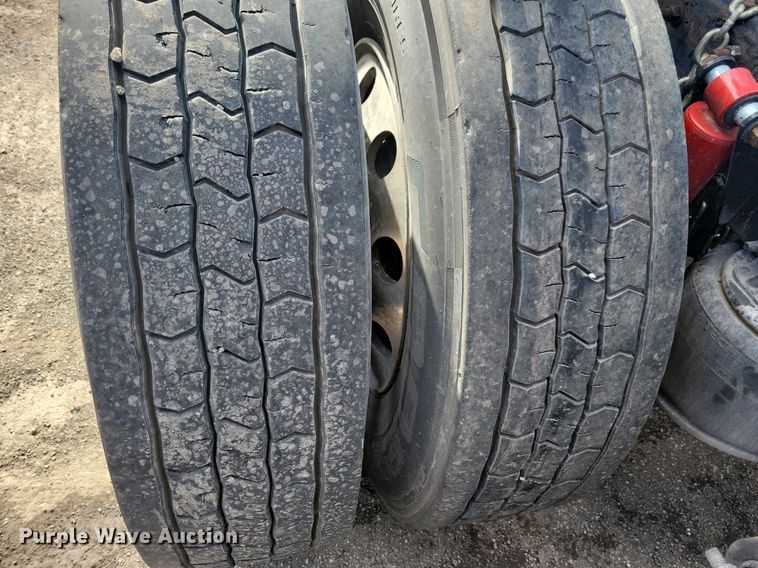 image for item MO9679 2015 Freightliner Cascadia 113  semi truck