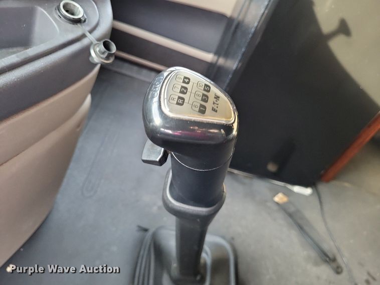 image for item MO9680 2015 Freightliner Cascadia 113  semi truck