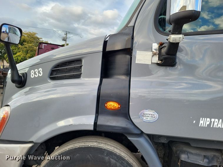 image for item MO9680 2015 Freightliner Cascadia 113  semi truck