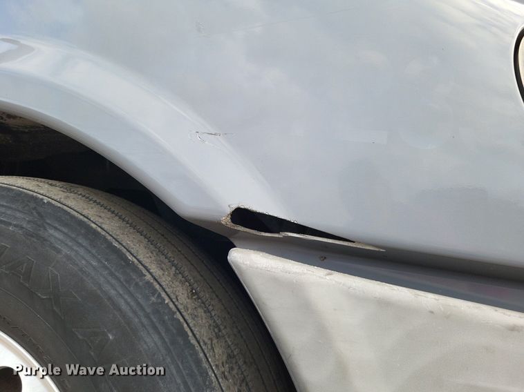 image for item MO9680 2015 Freightliner Cascadia 113  semi truck