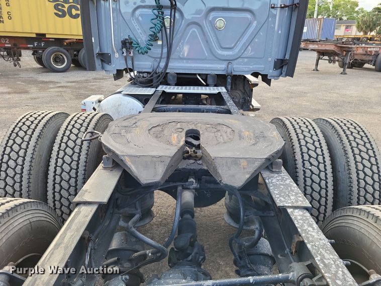 image for item MO9680 2015 Freightliner Cascadia 113  semi truck