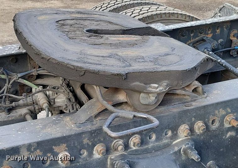 image for item MO9680 2015 Freightliner Cascadia 113  semi truck