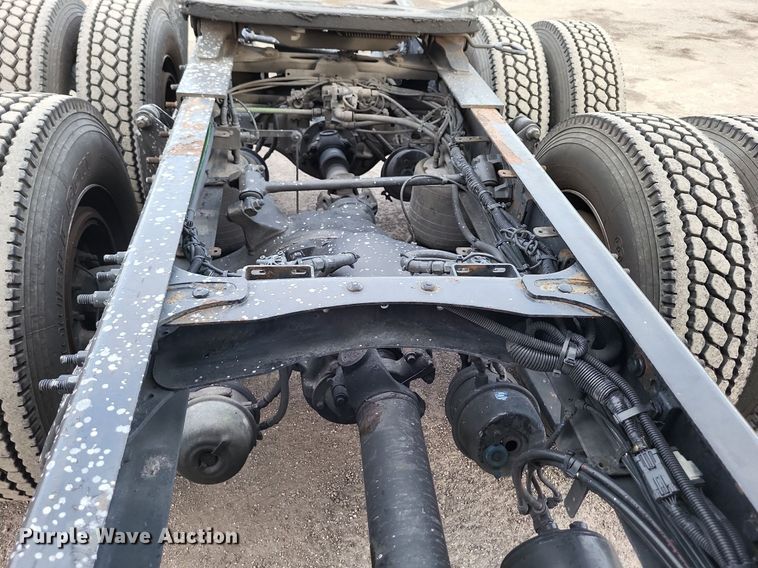 image for item MO9680 2015 Freightliner Cascadia 113  semi truck