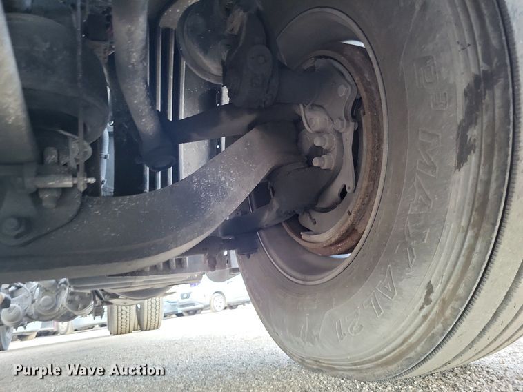 image for item MO9680 2015 Freightliner Cascadia 113  semi truck