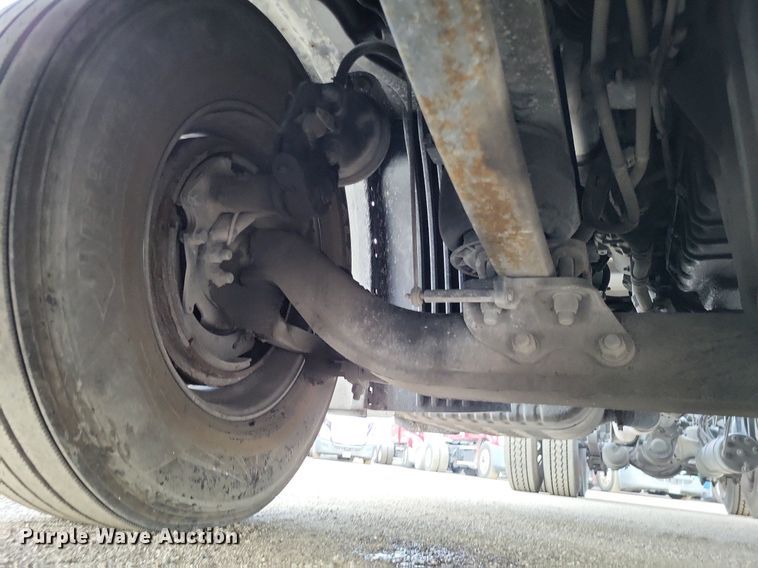 image for item MO9680 2015 Freightliner Cascadia 113  semi truck