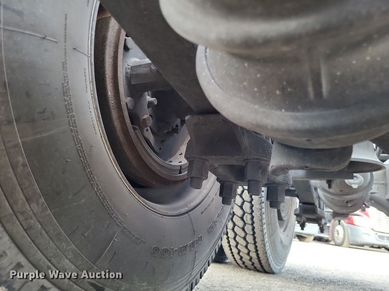 image for item MO9680 2015 Freightliner Cascadia 113  semi truck