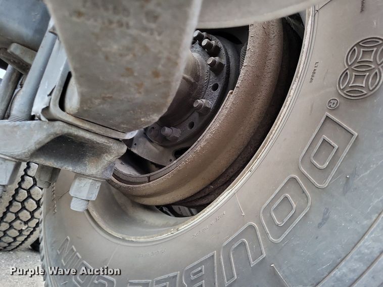 image for item MO9680 2015 Freightliner Cascadia 113  semi truck