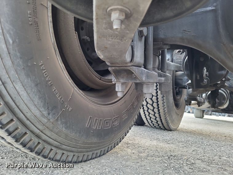 image for item MO9680 2015 Freightliner Cascadia 113  semi truck