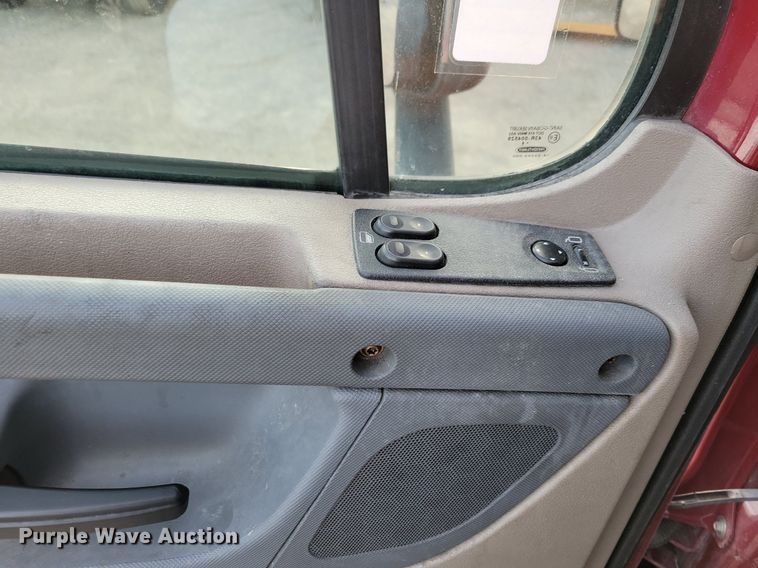 image for item MO9681 2015 Freightliner Cascadia 113  semi truck