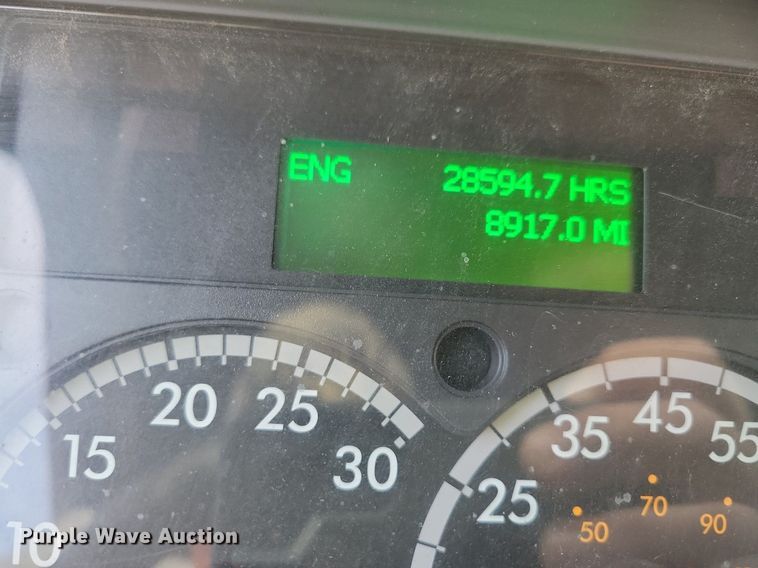 image for item MO9681 2015 Freightliner Cascadia 113  semi truck