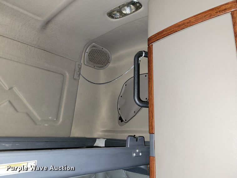 image for item MO9681 2015 Freightliner Cascadia 113  semi truck