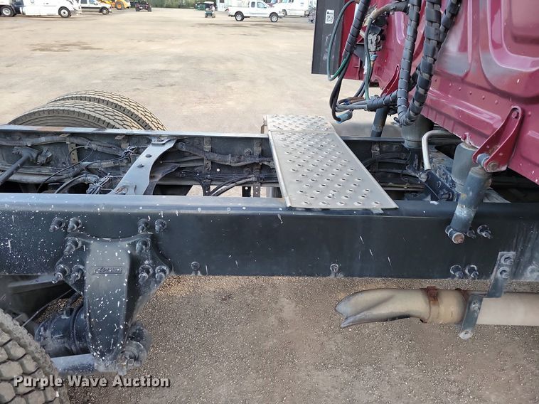 image for item MO9681 2015 Freightliner Cascadia 113  semi truck