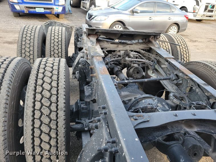 image for item MO9681 2015 Freightliner Cascadia 113  semi truck