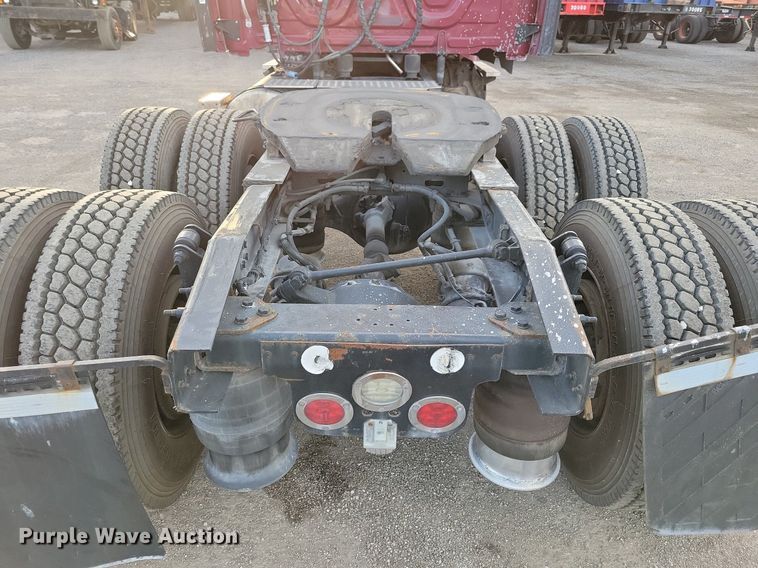 image for item MO9681 2015 Freightliner Cascadia 113  semi truck