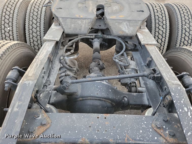 image for item MO9681 2015 Freightliner Cascadia 113  semi truck