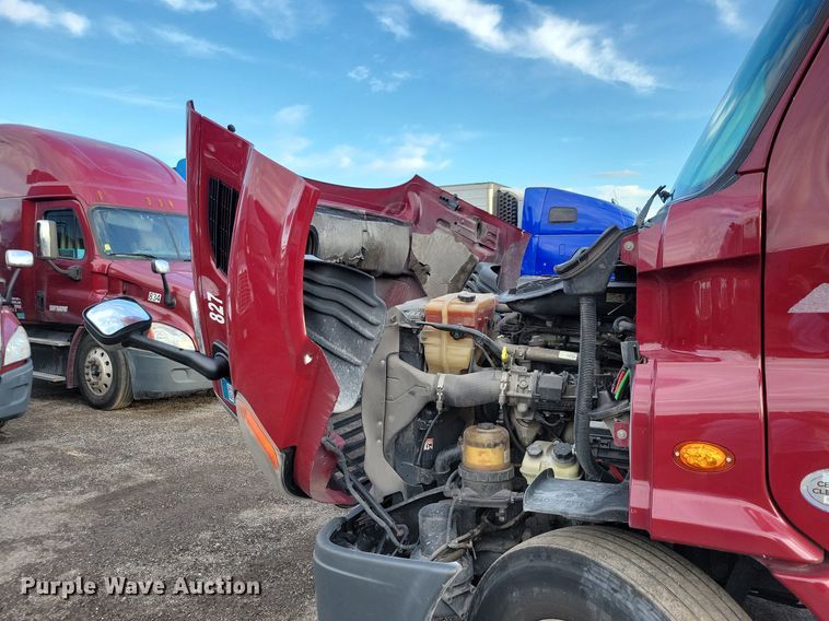 image for item MO9681 2015 Freightliner Cascadia 113  semi truck