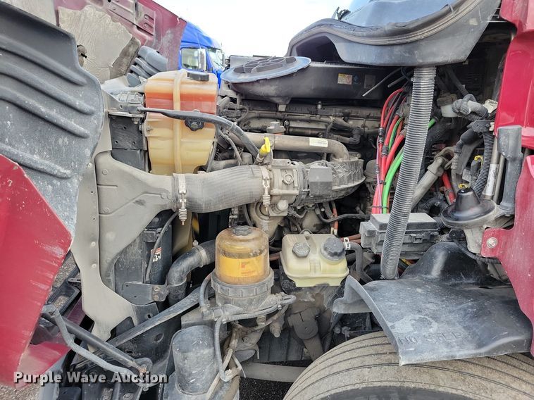 image for item MO9681 2015 Freightliner Cascadia 113  semi truck