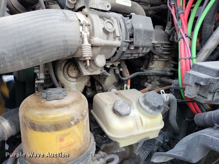 image for item MO9681 2015 Freightliner Cascadia 113  semi truck