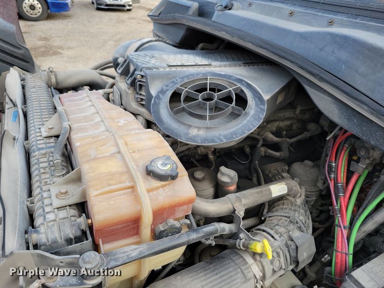 image for item MO9681 2015 Freightliner Cascadia 113  semi truck