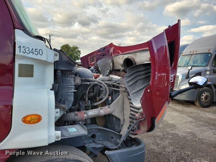 image for item MO9681 2015 Freightliner Cascadia 113  semi truck