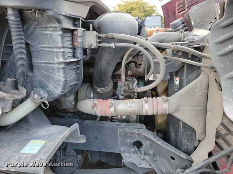 image for item MO9681 2015 Freightliner Cascadia 113  semi truck