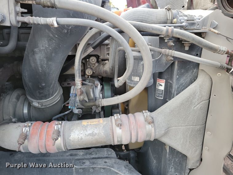 image for item MO9681 2015 Freightliner Cascadia 113  semi truck