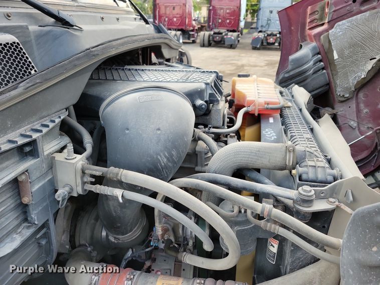 image for item MO9681 2015 Freightliner Cascadia 113  semi truck