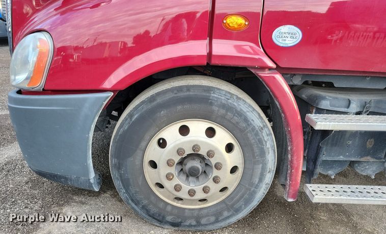 image for item MO9681 2015 Freightliner Cascadia 113  semi truck