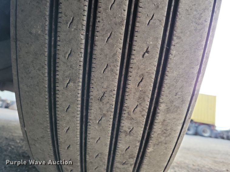 image for item MO9681 2015 Freightliner Cascadia 113  semi truck