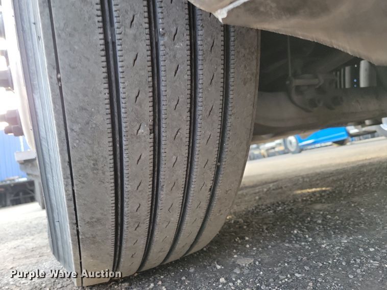 image for item MO9681 2015 Freightliner Cascadia 113  semi truck