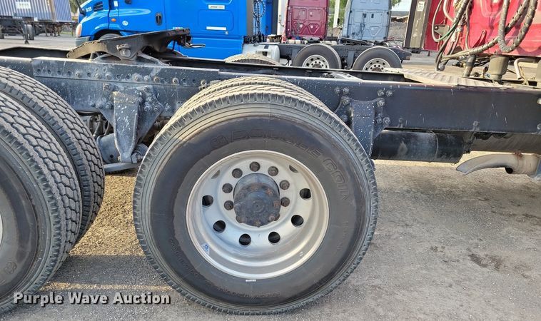 image for item MO9681 2015 Freightliner Cascadia 113  semi truck