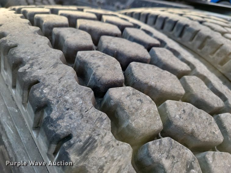 image for item MO9681 2015 Freightliner Cascadia 113  semi truck